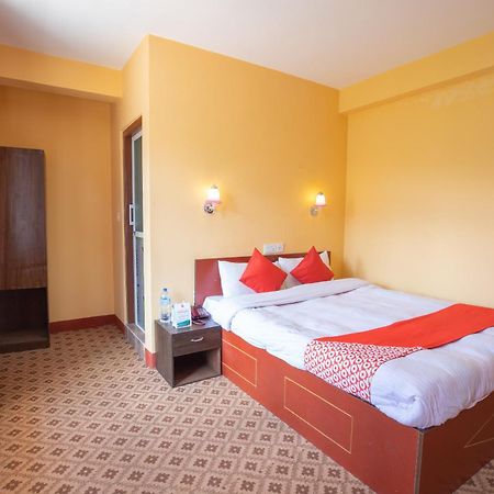 Oyo 281 Twins Kitchen Hotel Дхуликел Екстериор снимка