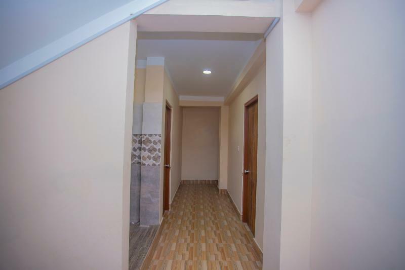 Oyo 281 Twins Kitchen Hotel Дхуликел Екстериор снимка