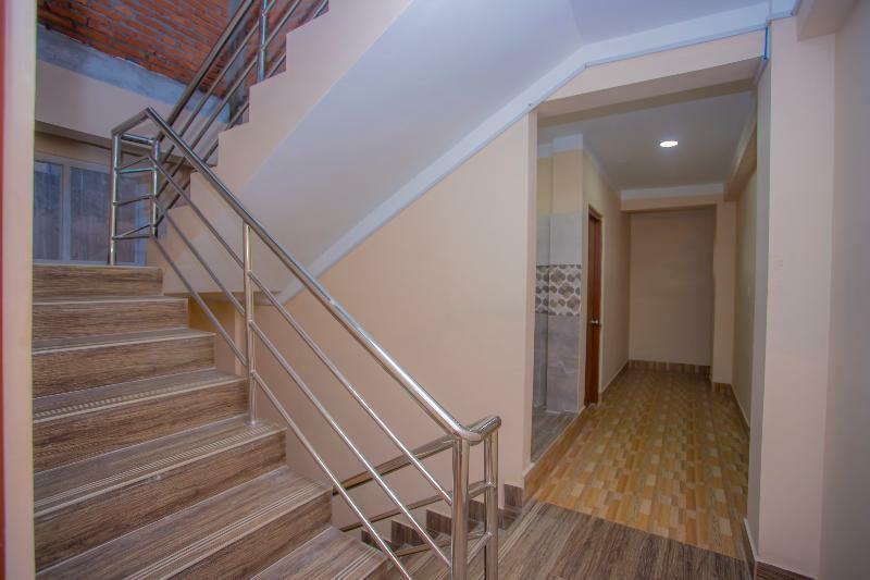 Oyo 281 Twins Kitchen Hotel Дхуликел Екстериор снимка