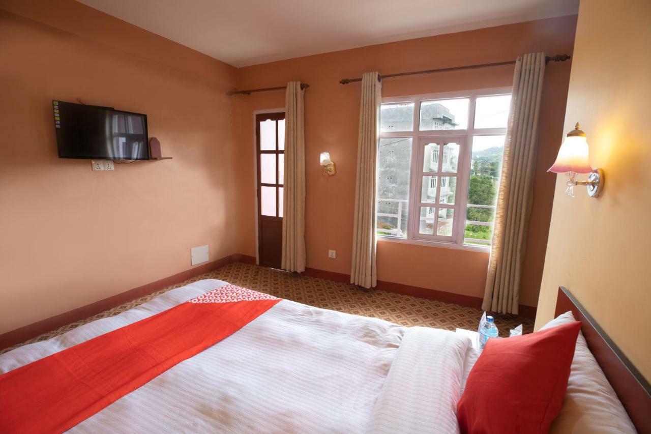 Oyo 281 Twins Kitchen Hotel Дхуликел Екстериор снимка