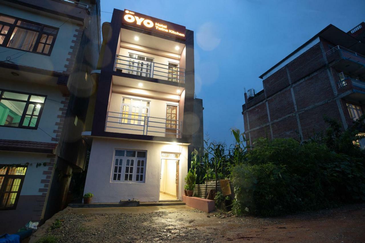 Oyo 281 Twins Kitchen Hotel Дхуликел Екстериор снимка