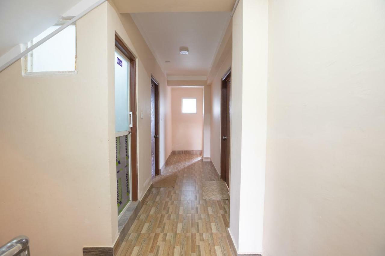 Oyo 281 Twins Kitchen Hotel Дхуликел Екстериор снимка