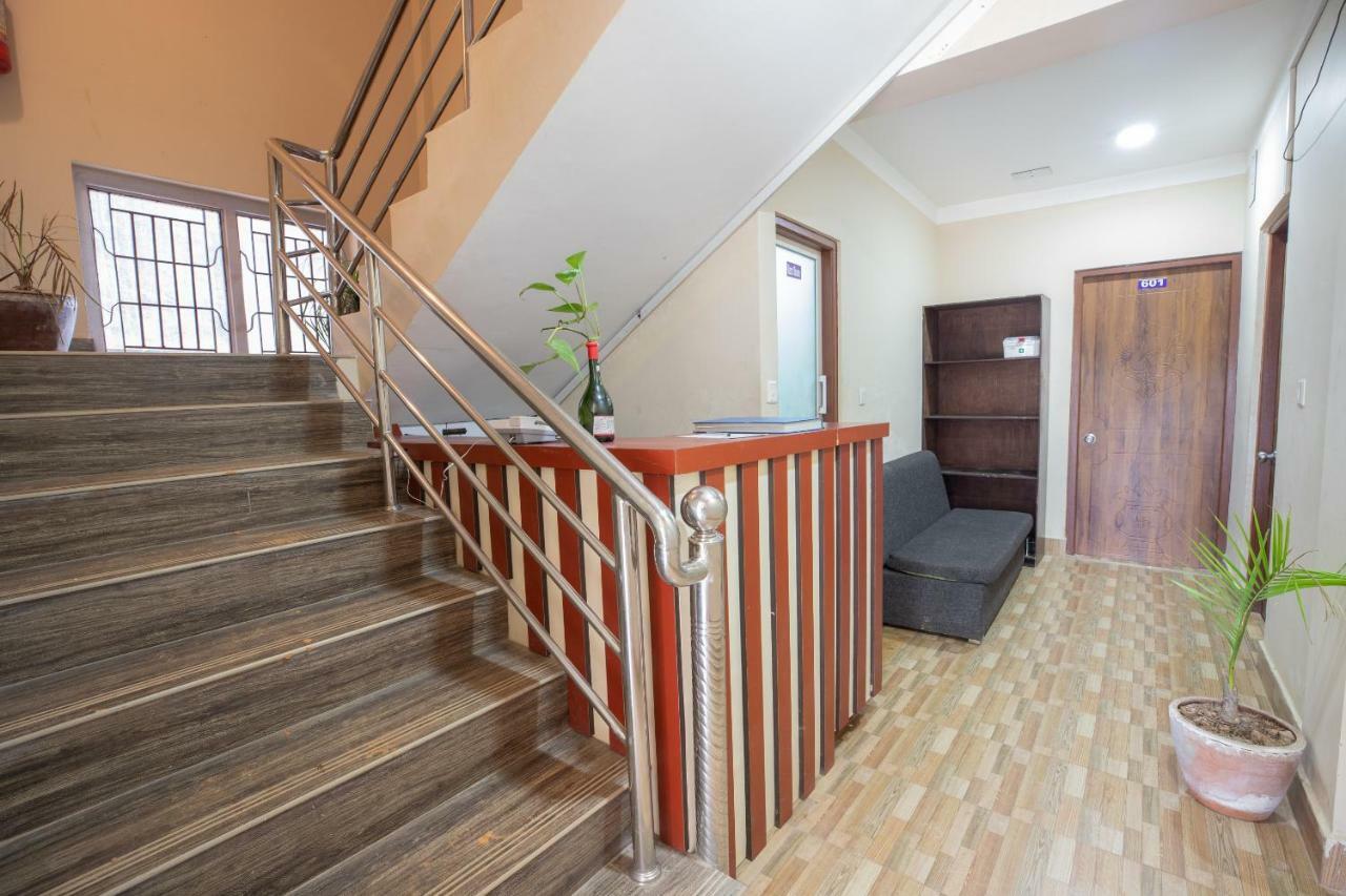 Oyo 281 Twins Kitchen Hotel Дхуликел Екстериор снимка