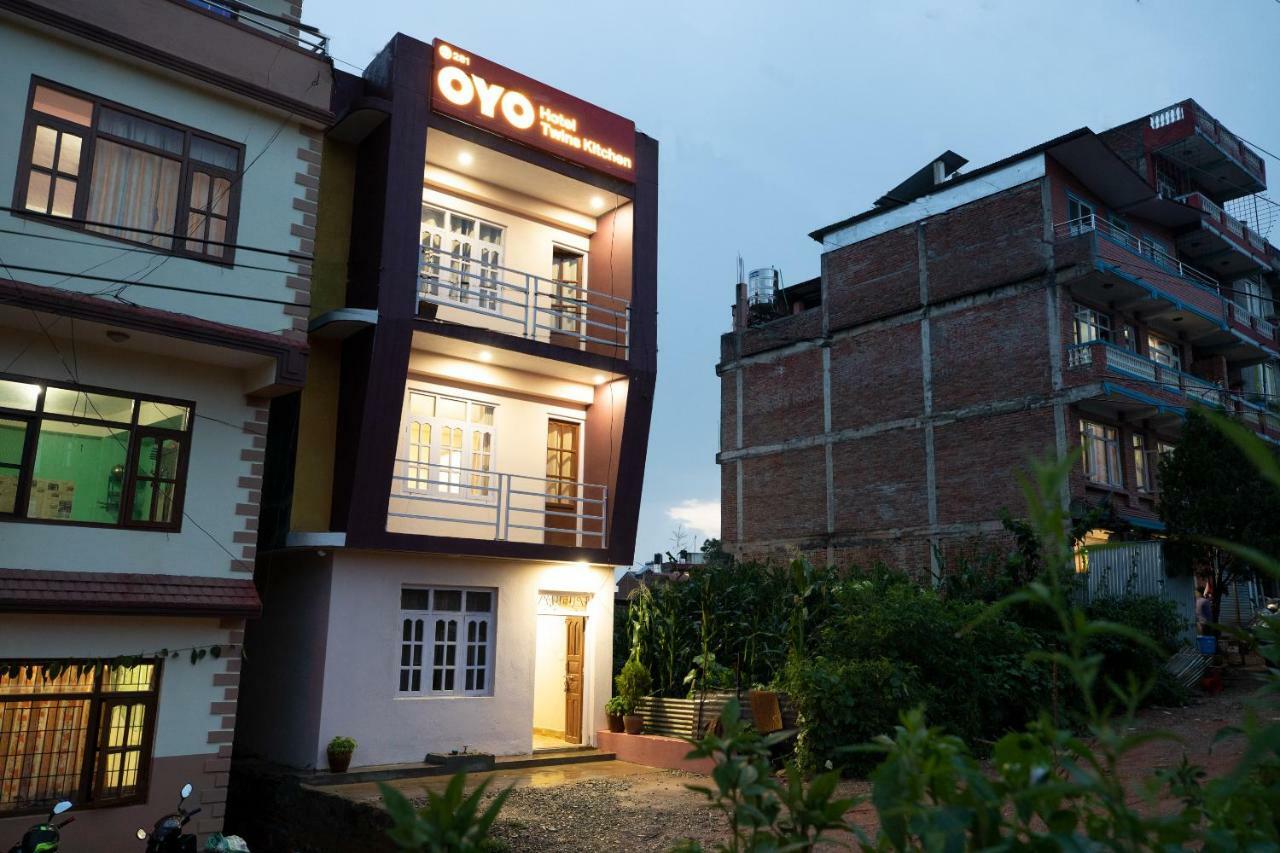 Oyo 281 Twins Kitchen Hotel Дхуликел Екстериор снимка
