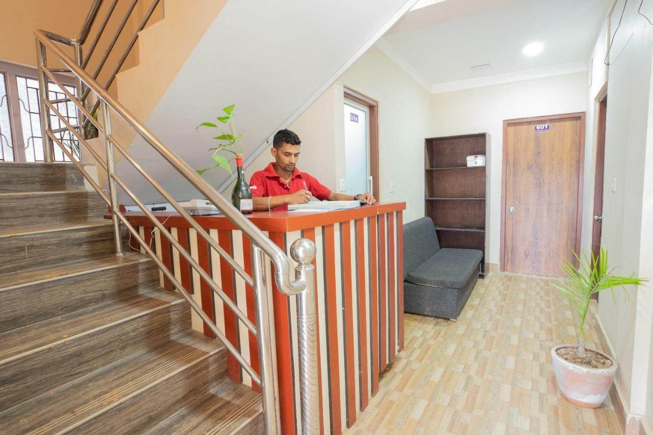 Oyo 281 Twins Kitchen Hotel Дхуликел Екстериор снимка