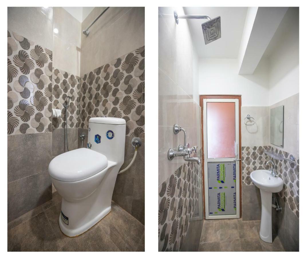 Oyo 281 Twins Kitchen Hotel Дхуликел Екстериор снимка